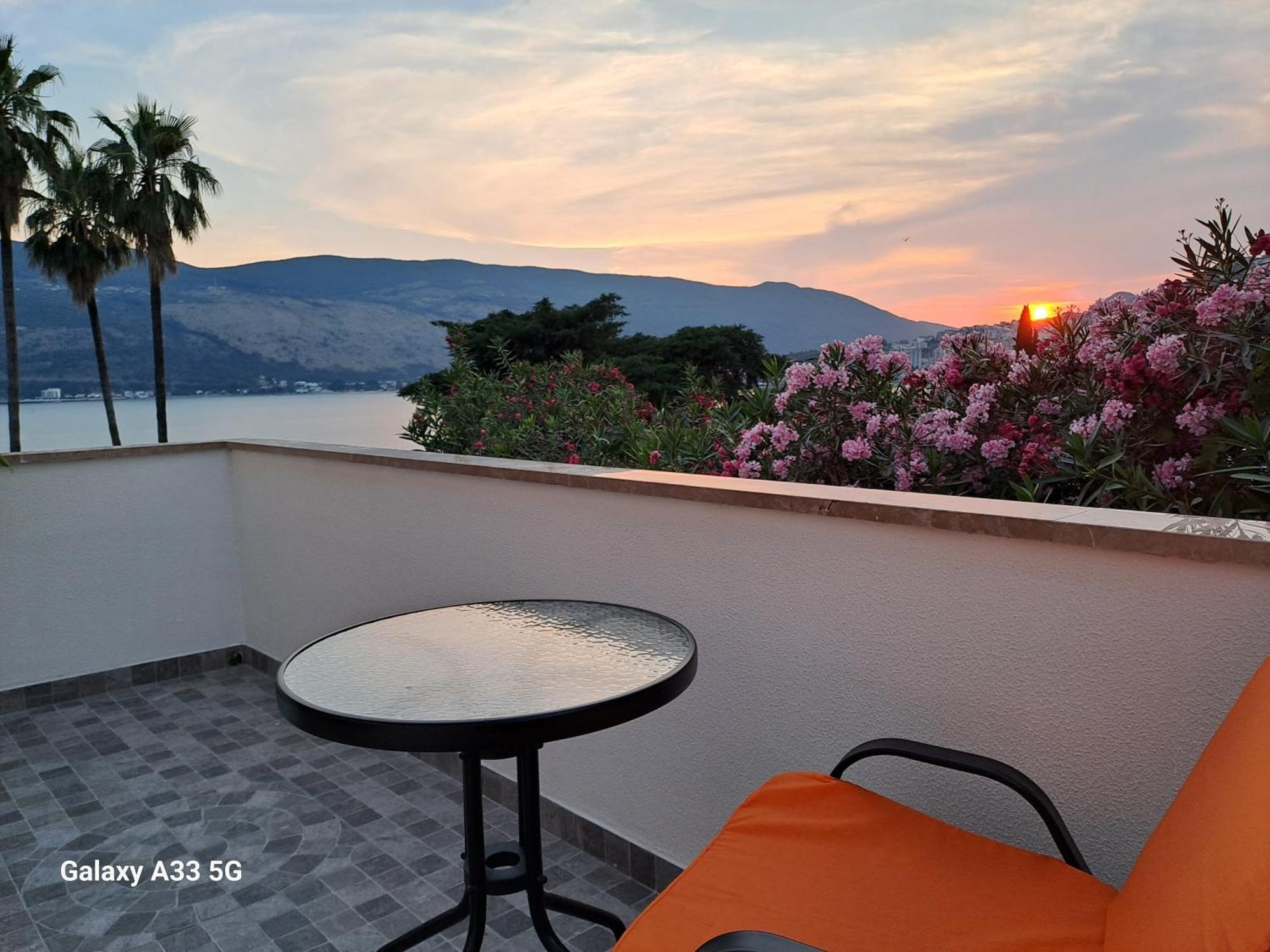 Vila Skala Herceg Novi Buitenkant foto